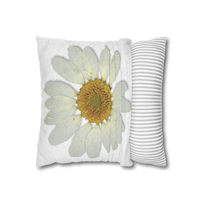 Vintage Daisy Throw Pillow Cover – Botanical Floral Cushion for Cottagecore & Farmhouse Decor